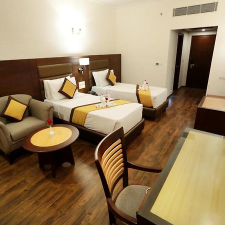 Hotel Meraden Grand Varanasi Eksteriør bilde