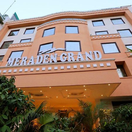 Hotel Meraden Grand Varanasi Eksteriør bilde