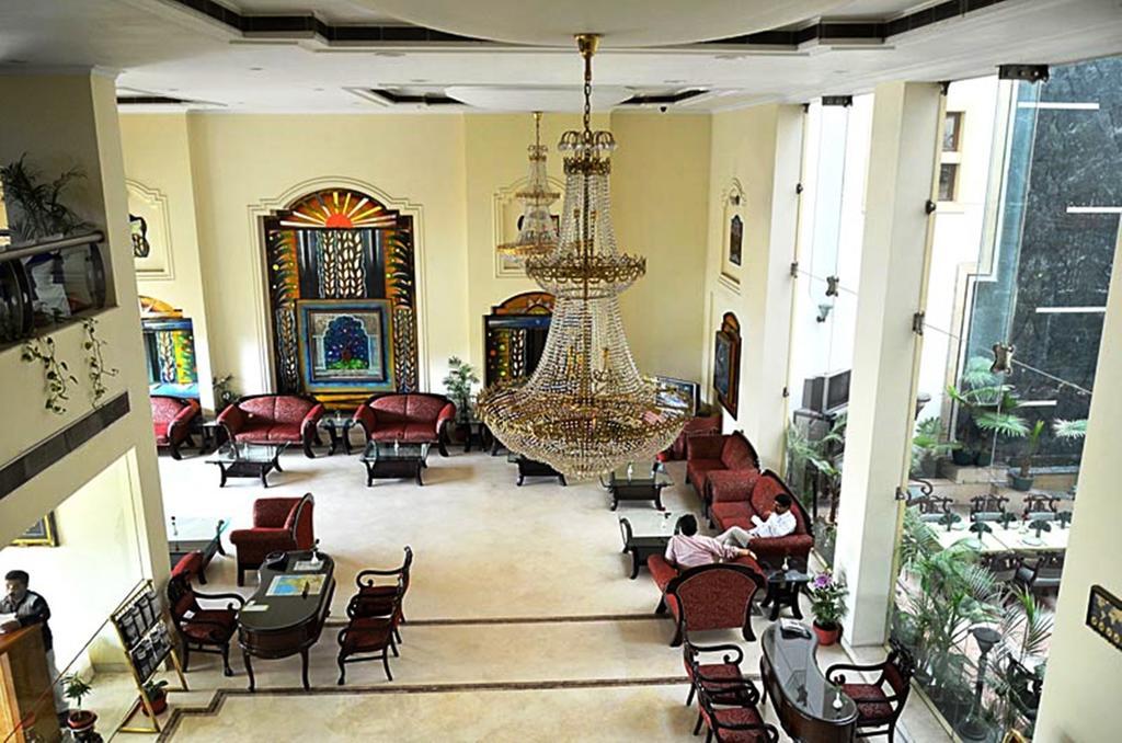 Hotel Meraden Grand Varanasi Eksteriør bilde