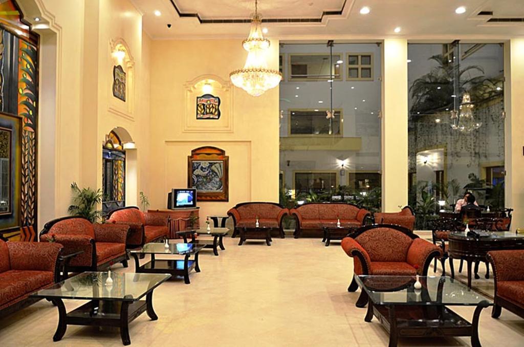 Hotel Meraden Grand Varanasi Eksteriør bilde