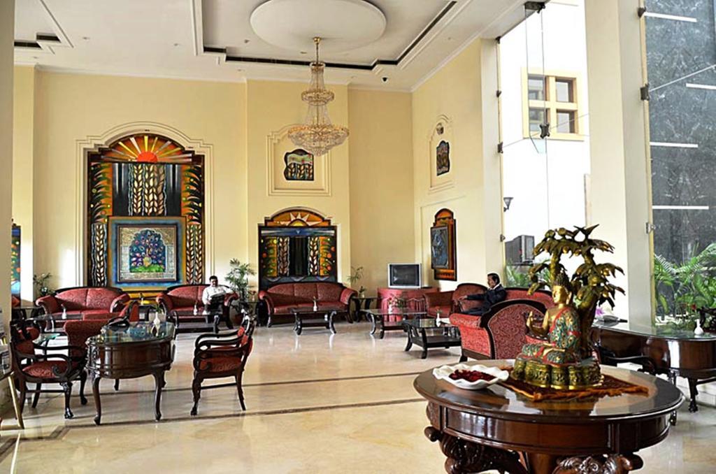 Hotel Meraden Grand Varanasi Eksteriør bilde