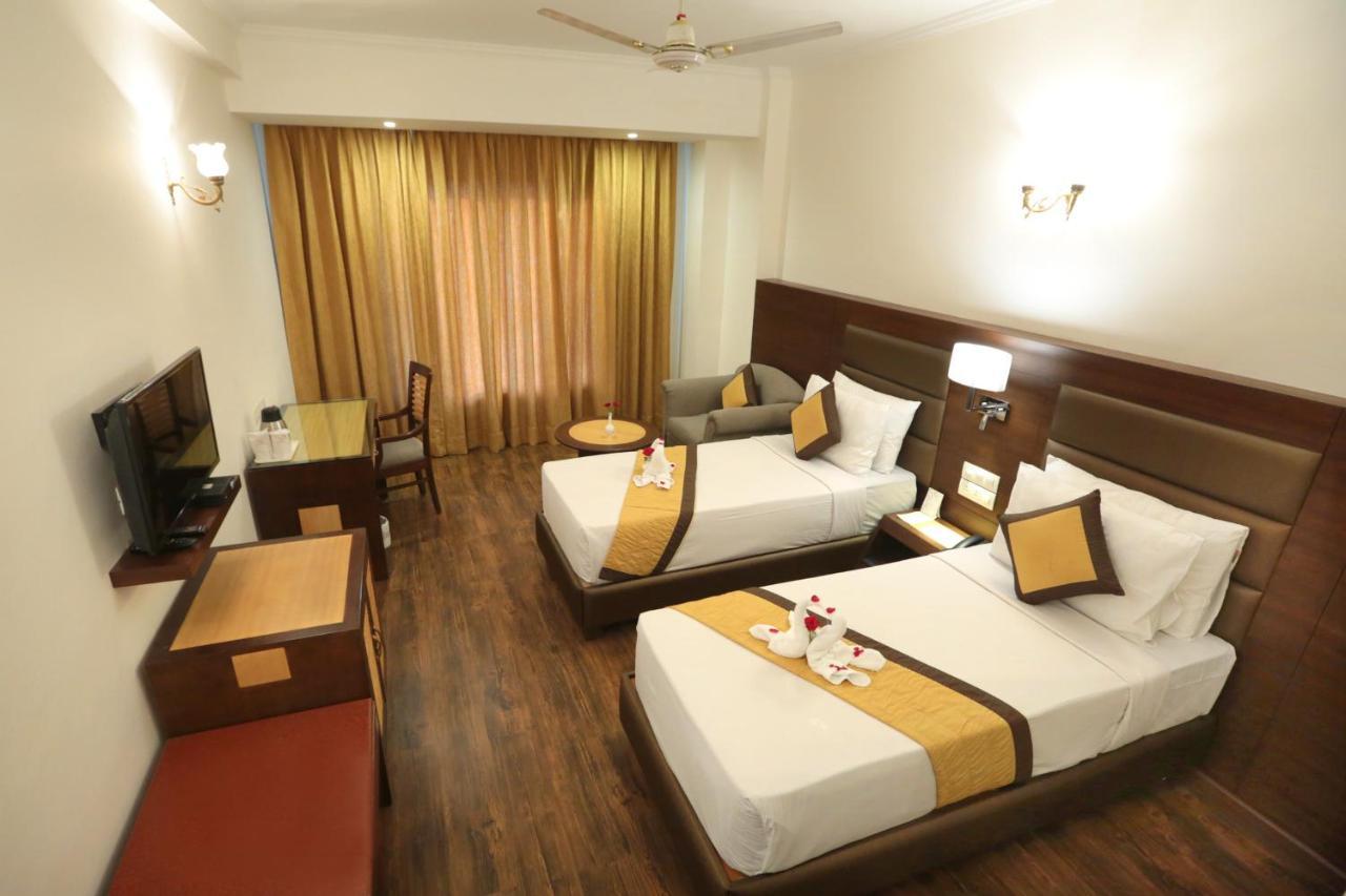 Hotel Meraden Grand Varanasi Eksteriør bilde
