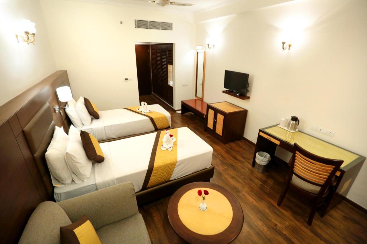 Hotel Meraden Grand Varanasi Eksteriør bilde