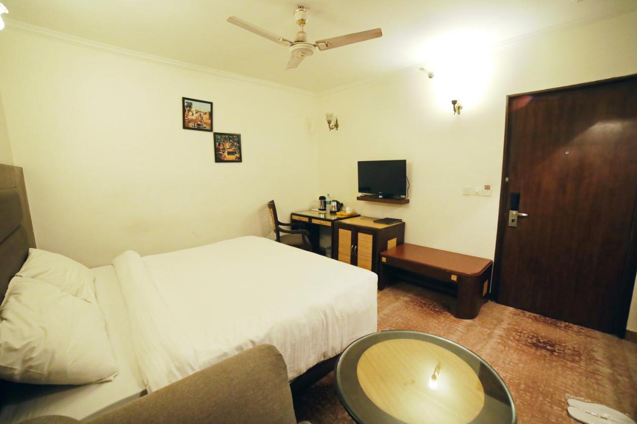 Hotel Meraden Grand Varanasi Eksteriør bilde
