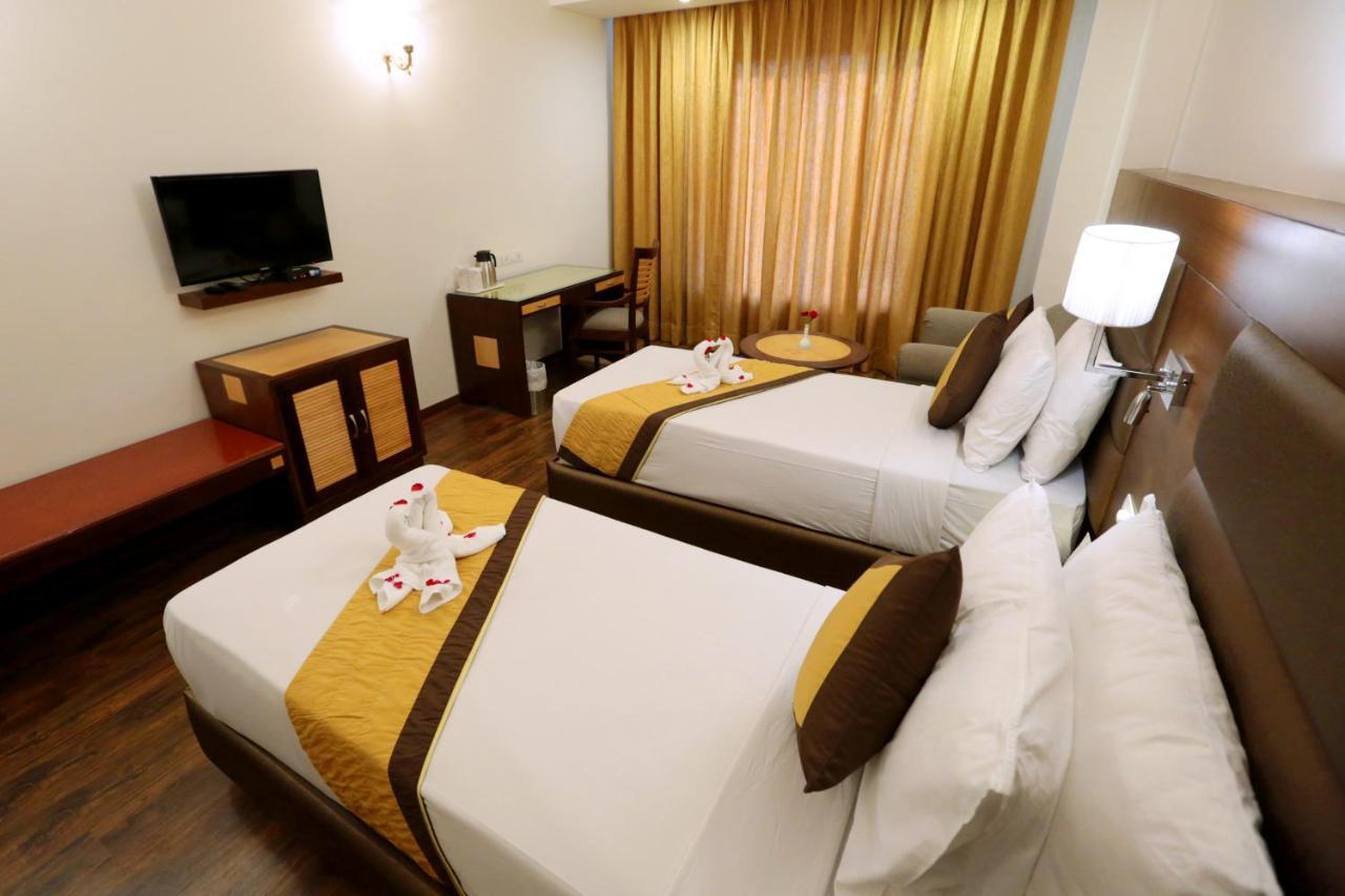 Hotel Meraden Grand Varanasi Eksteriør bilde