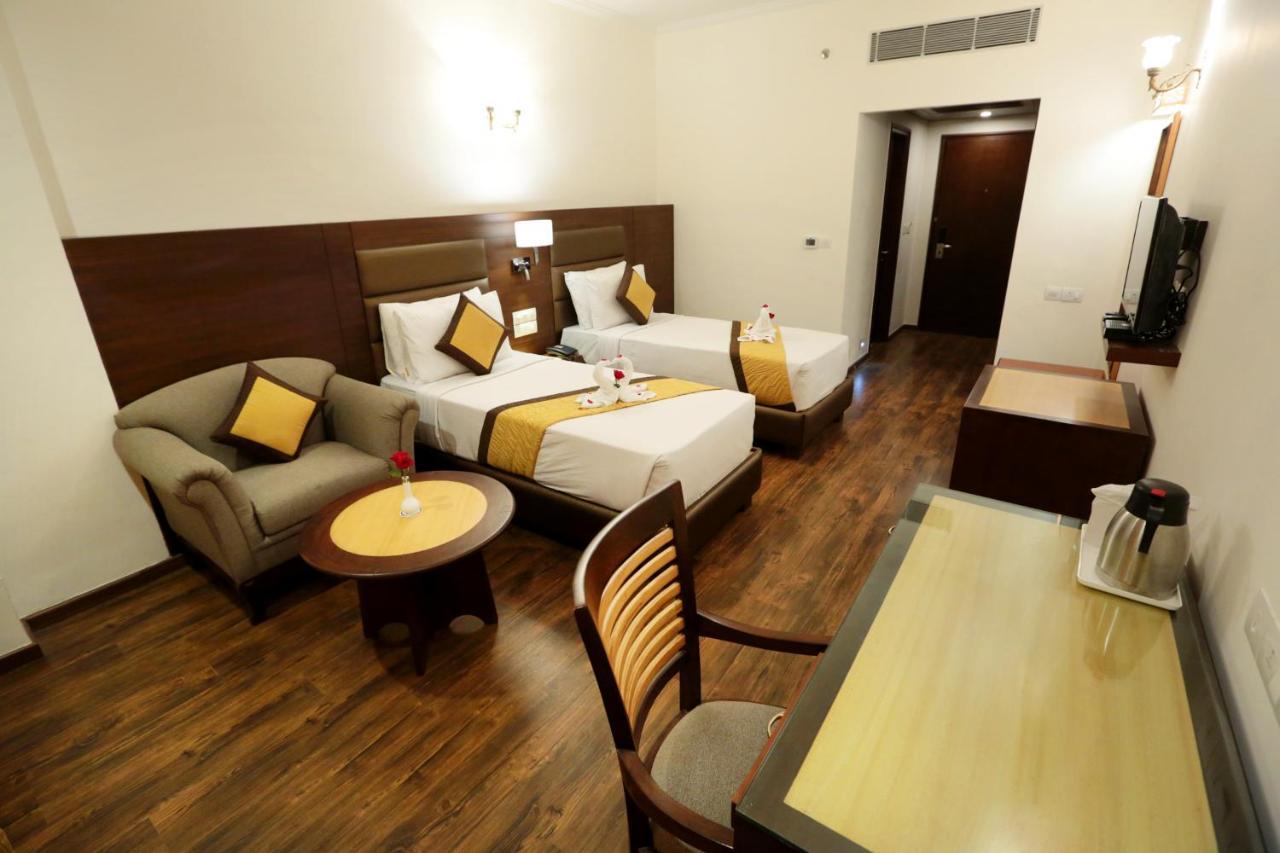 Hotel Meraden Grand Varanasi Eksteriør bilde