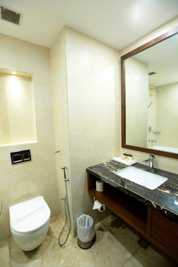 Hotel Meraden Grand Varanasi Eksteriør bilde