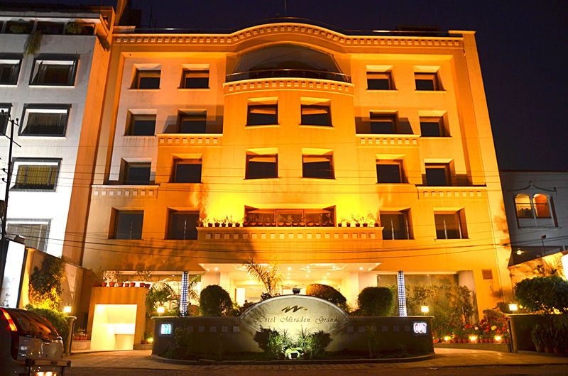 Hotel Meraden Grand Varanasi Eksteriør bilde