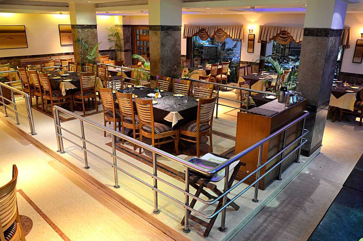 Hotel Meraden Grand Varanasi Eksteriør bilde