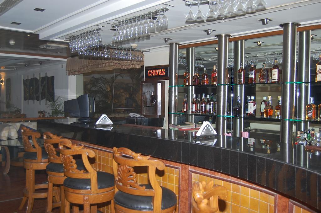 Hotel Meraden Grand Varanasi Eksteriør bilde