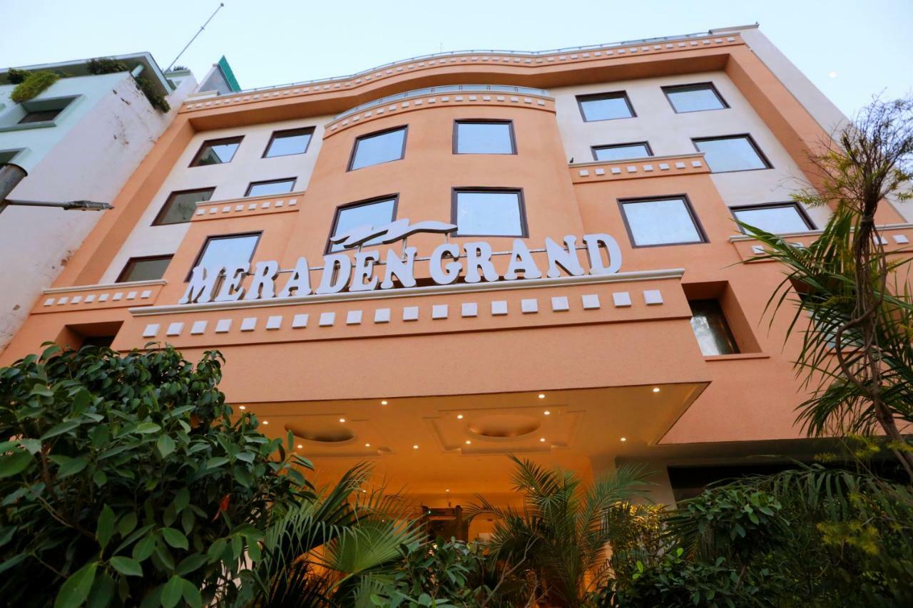 Hotel Meraden Grand Varanasi Eksteriør bilde