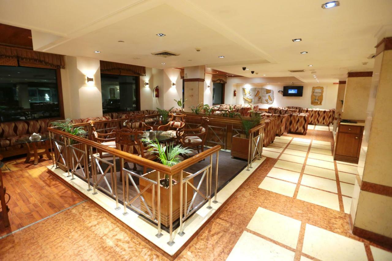 Hotel Meraden Grand Varanasi Eksteriør bilde