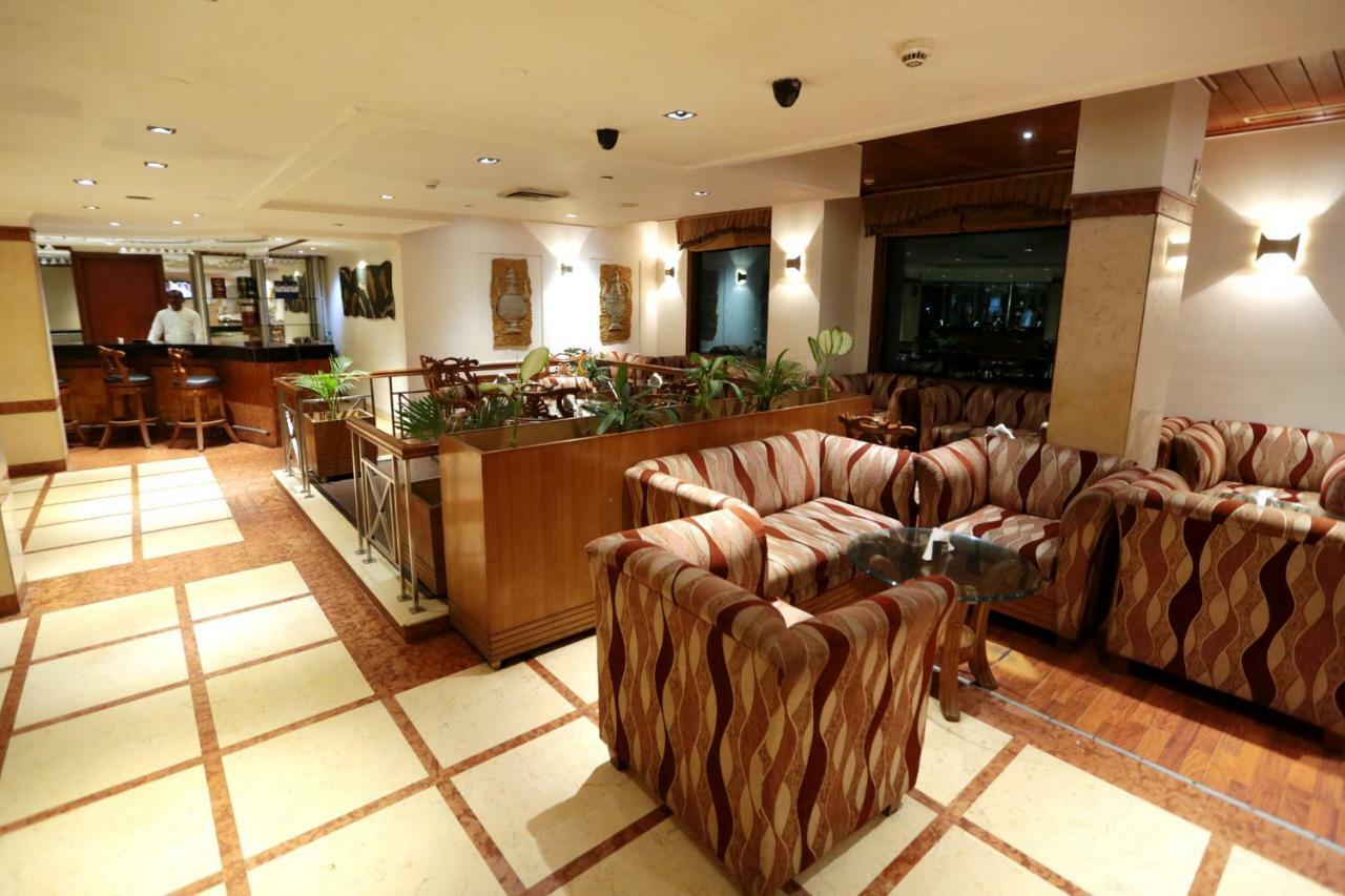 Hotel Meraden Grand Varanasi Eksteriør bilde