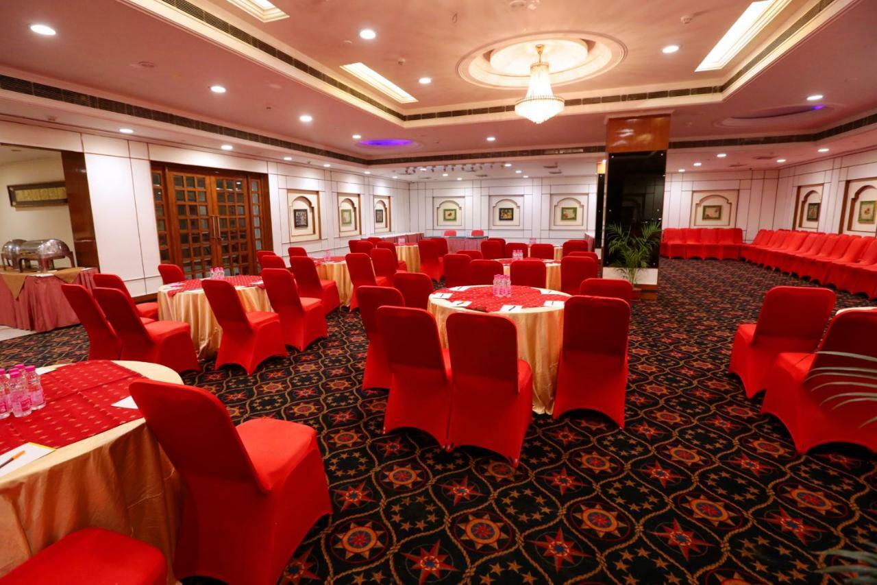 Hotel Meraden Grand Varanasi Eksteriør bilde